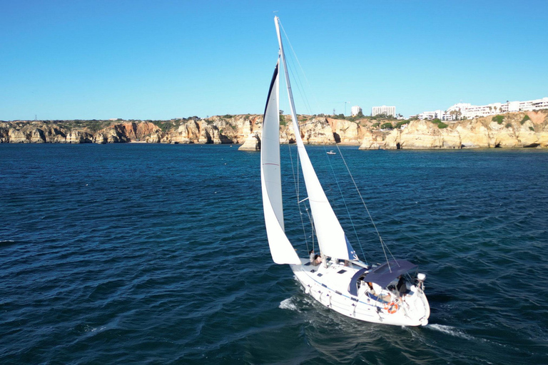 Gyllene timmen på elegant yacht: Solnedgångstur i Lagos, Algarve