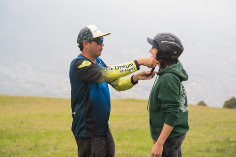 Medellín: 15-Minute Paragliding + Transportation + Breakfast Medellín: 15 min paragliding + transportation + breakfast