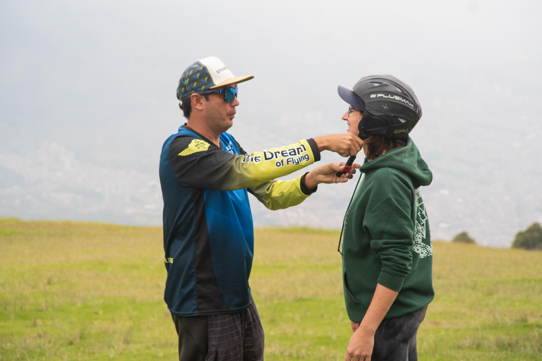 Medellín: 15-Minute Paragliding + Transportation + Breakfast Medellín: 15 min paragliding + transportation + breakfast