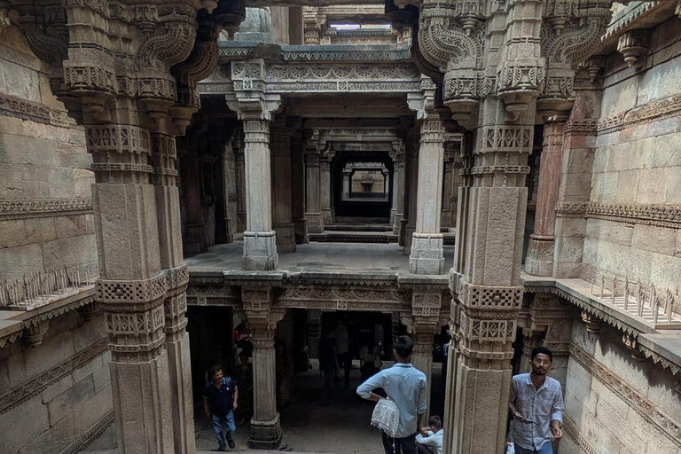 Ahmedabad: Private City Tour with Guide, Car, and Meal