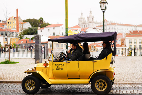 Lisboa: City tour de Tuk Tuk com carro antigoExplore Alfama + Chiado (passeio de 2 horas) em nossos carros antigos