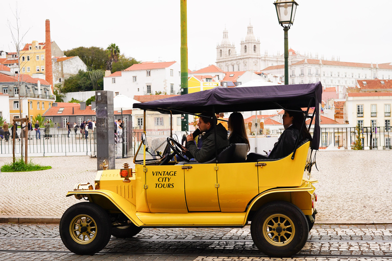 Lisboa: City tour de Tuk Tuk com carro antigoExplore Alfama + Chiado (passeio de 2 horas) em nossos carros antigos