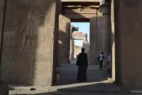 From Luxor: Private Edfu and Kom Ombo Temples Tour & Lunch
