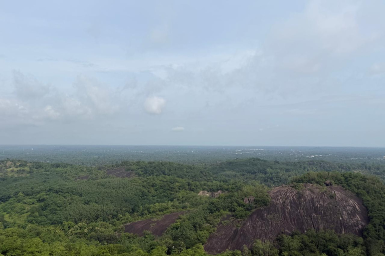 From Negombo: Maligathenna & Pilikuttuwa Temple Hike