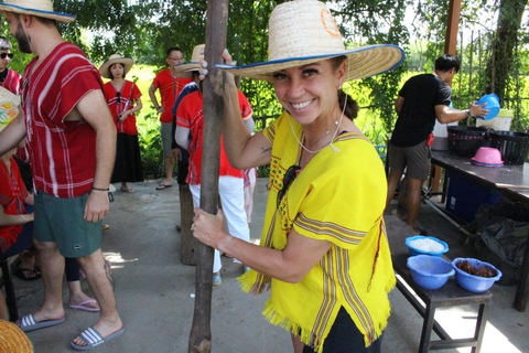 Bangkok: Railway Market, Floating Market & Elephants Tour