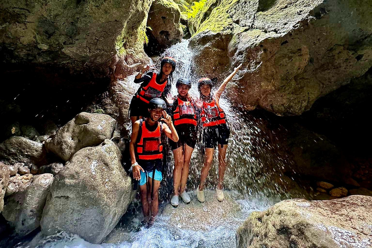 Cebú: barranquismo en las cataratas Kawasan con recorrido en tirolina