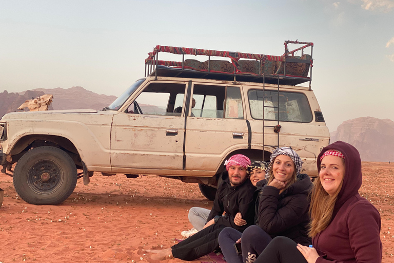 Wadi Rum: Jeep Tour & 1-Night Hostel Stay with Breakfast