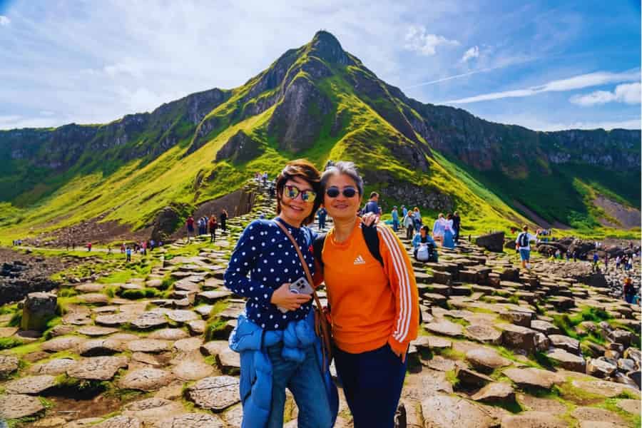 Ab Dublin: Giant's Causeway, Dark Hedges & Belfast – Tagestour. Foto: GetYourGuide