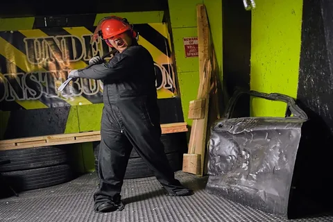 Tacoma: Esperienza di Rage Room con oggetti infrangibili