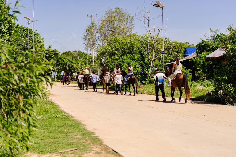 Siem Reap: Private Horseback & Horse-Drawn Carriage Rides (1 hour) Horseback Ride