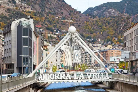 Oplev middelalderlige La Seu og Andorra på én dag fra Barcelona med frokost