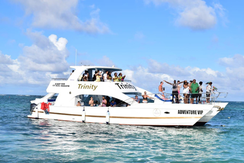 Punta Cana: Party Boat con snorkeling, alcolici e hip hopPunta Cana: festa in barca con snorkeling, alcolici e hip hop