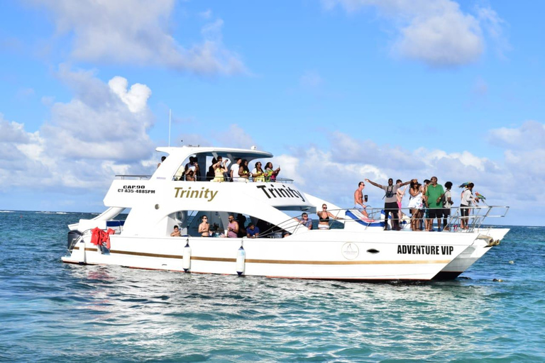 Punta Cana: Party Boat con snorkeling, alcolici e hip hopPunta Cana: festa in barca con snorkeling, alcolici e hip hop