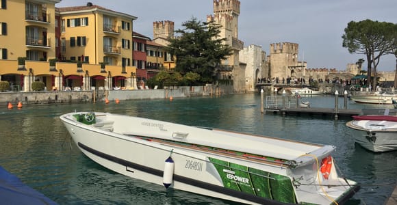Sirmione: Guided boat tour of the Sirmione peninsula