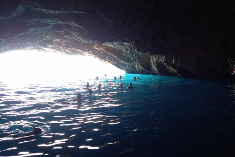 Tour en bateau de la grotte bleue