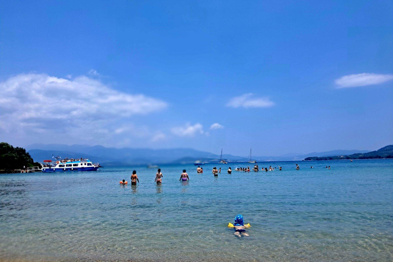 Athènes : excursion d&#039;une journée en bateau avec baignade et piscine thermaleAthènes : excursion d&#039;une journée en bateau vers les îles avec baignade