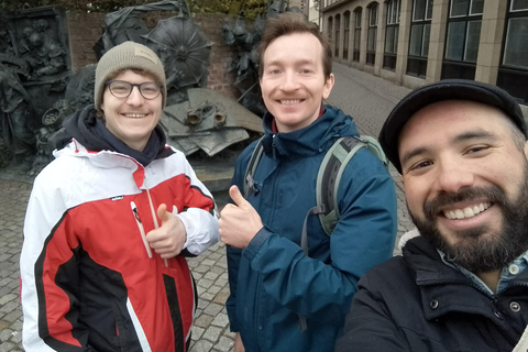 Düsseldorf: Cool Guided City Tour in English or Spanish