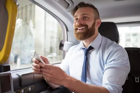 Edinburgh: Private Airport Transfer XL (To/From City Centre)