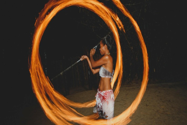 Fidżi: wieczorna wycieczka po wiosce z kolacją i show