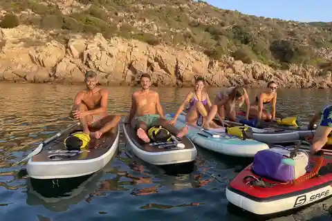 Sardegna: Tour in SUP Paddleboard all'alba con lezione e snack