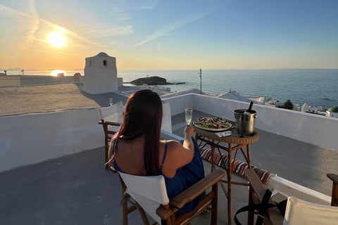 Visite d&#039;un manoir du XVe siècle - Bouteille de vin et plateau au coucher du soleil !Visite d&#039;un manoir du XVe siècle - Bouteille de vin et plateau au coucher du soleil.