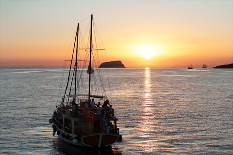 Santorini: Sunset Cruise