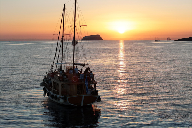Santorini: Sunset Cruise