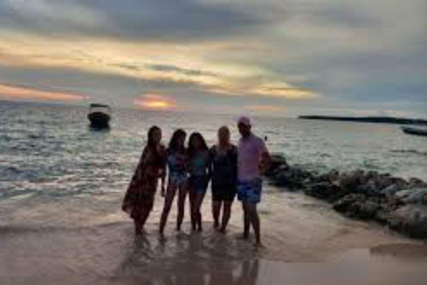 Cartagena: Sunset + Luminous Plankton with dinner on Playa Blanca