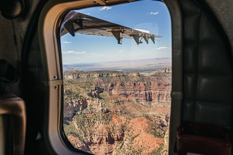Grand Canyon Village: Wycieczka samolotem po południowej krawędzi Wielkiego KanionuLot samolotem nad Wielkim Kanionem i wycieczka Hummerem