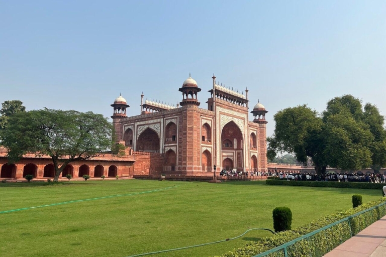 Depuis Delhi : Taj Mahal Premium Journée complète à Agra en voiture et avec chauffeur