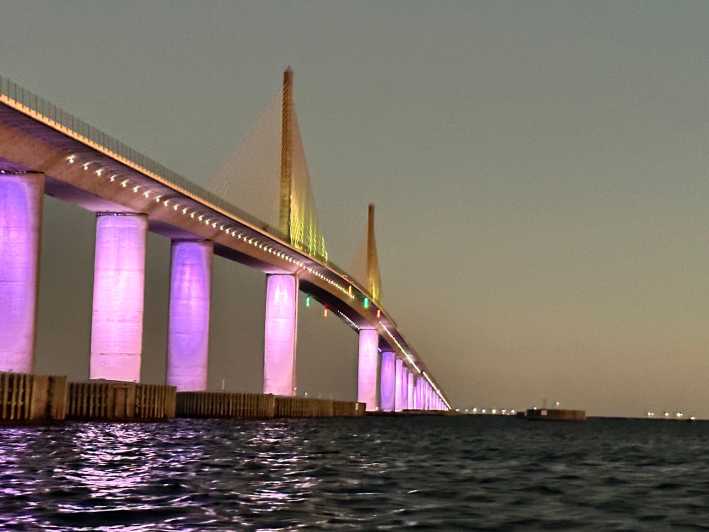 San Petersburgo, Florida: Tour en barco por la puesta de sol y las luces del Skyway