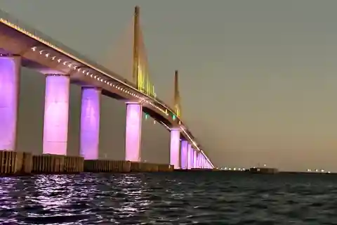 St. Petersburg, Florida: Sunset and Skyway Lights Boat Tour
