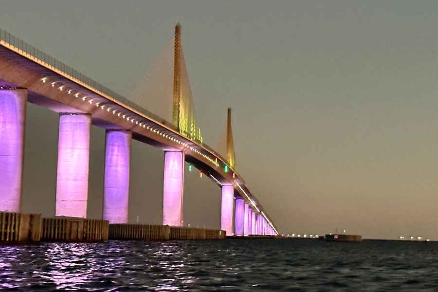 St. Petersburg, Florida: Bootstour zum Sonnenuntergang und zu den Skyway Lights