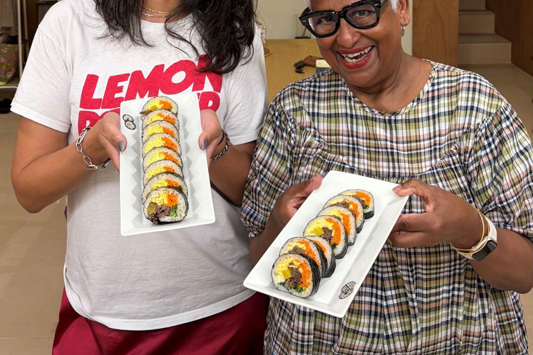 Busan: Market Tour & Hands-on Korean Cooking Class Gimbap & Tteokbokki