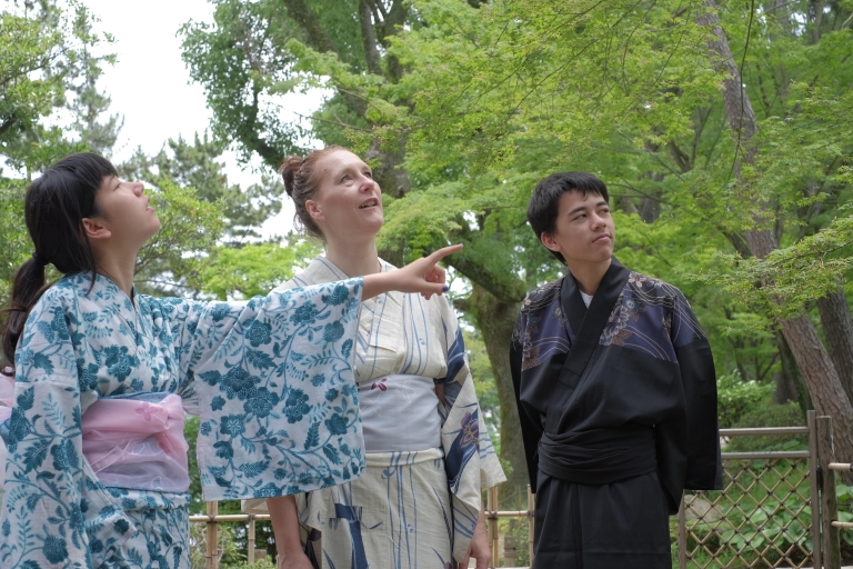 Hiroshima, kimono kleden en door de stad slenterenHiroshima, kimono aankleden en foto's maken