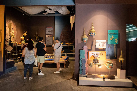 Siem Reap: City Tour, Killing Fields, & Art Haft -Day Tour Tuk Tuk Option + Tour Guide