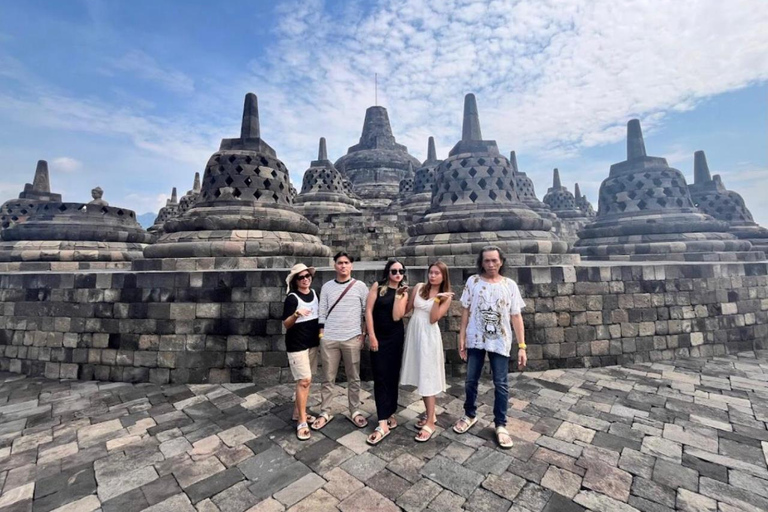 Yogyakarta: tour di 2 giorni a Borobudur, Merapi, Prambanan e al palazzo