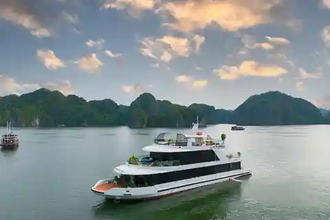 Cat Ba Island: Lan Ha Bay Full-Day with Luxury Cruise