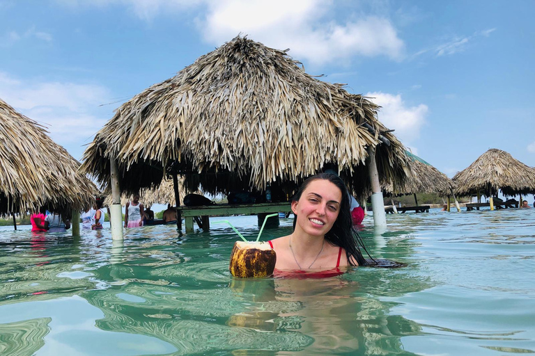 Cartagena: Desfruta de uma excursão de autocarro/barco às 5 Ilhas do Rosário + snorkeling