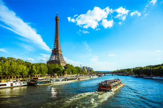 Paris: Flussfahrt auf der Seine & Führung durch den Eiffelturm