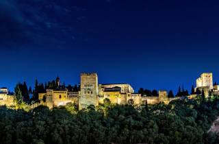 Alhambra: Nasridenpaläste Geführte Nachttour ohne Tickets