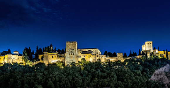 Alhambra: Nasrid Palaces Guided Night Tour without tickets