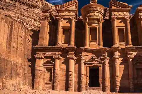 Da Amman: Escursione di un giorno a Petra e al Mar Morto