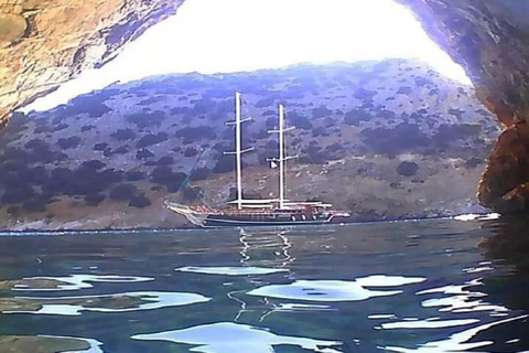 Naxos: Traditional Boat Cruise to Koufonisia & BBQ