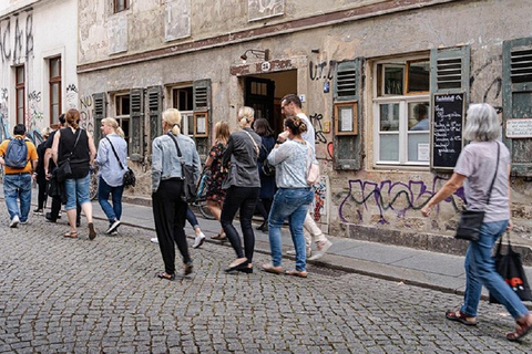 Dresden: Neustadt Vibes – Experience Dresden's Creative District at Night Dresden: Neustadt Vibes – Experience Dresden's Creative Neighborhood at Night