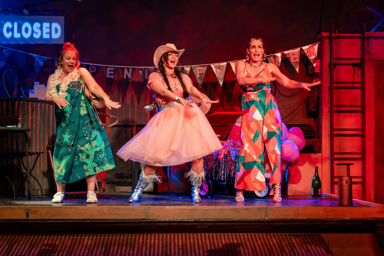 Ticket for the karaoke comedy "Tussitrip" at COMÖDIE Dresden