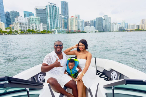 Miami: Private Boat Rental with champagne and captain Private Boat Rental in Miami with experienced captain -2h-