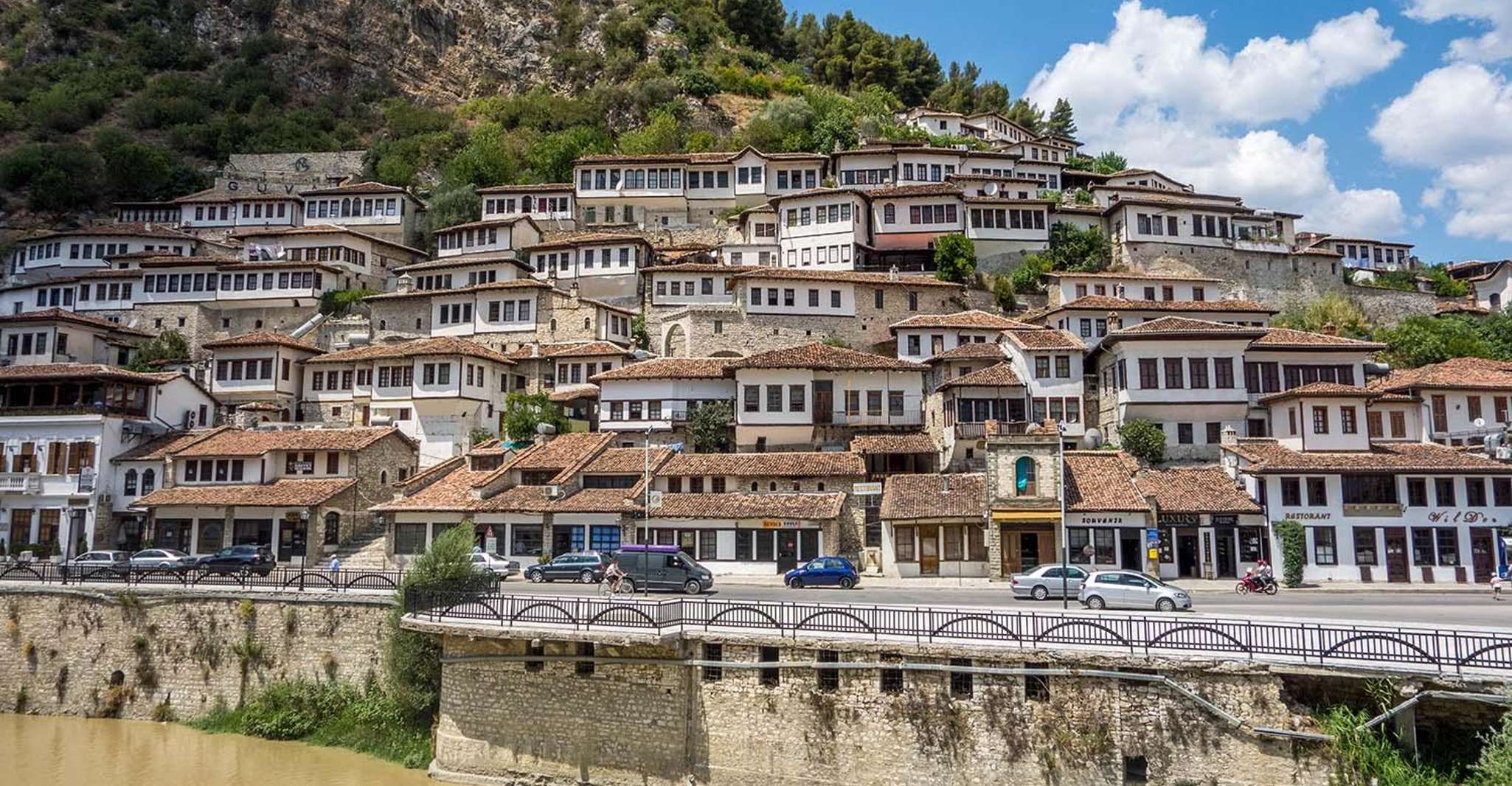 Tiran'dan & Durres, Berat, Gjirokastra & Riviera 2 Günde - Hizvo