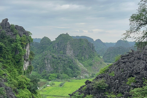 Ninh Bình: Bai Dinh, Trang An en Mua Cave dag privétourNinh Bình: Bai Dinh, Trang An en Mua Cave op de motor