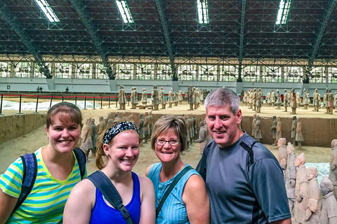 Xi'an: Terracotta Army, Lunch, City Wall, Pagoda, Bazaar Private Tour Spanish, Italian, German, French-Speaking Guide